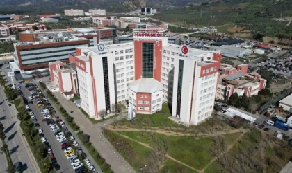 ADÜ’lü profesör ve sekreteri ’rüşvet’ iddiasıyla gözaltına alındı