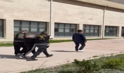 Afyonkarahisar’da iş yerlerinin korkulu rüyası hırsız tutuklandı