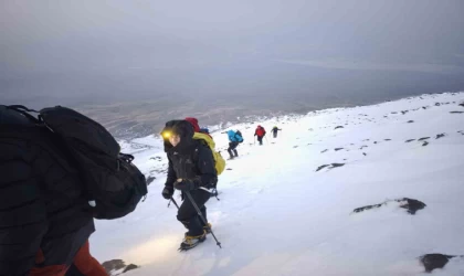 Ağrı Dağı dünyanın dört bir yanından misafirlerini ağırlıyor
