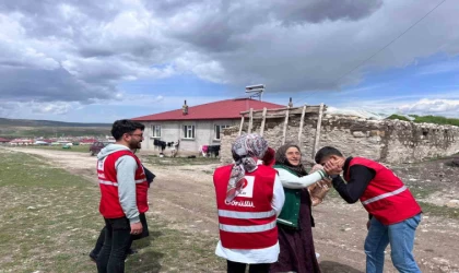 Ağrı Kızılay gönüllülerinden annelere anlamlı sürpriz