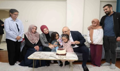 Ağrı Valisi Koç’tan özel gereksinimli Ebrar’a doğum günü sürprizi