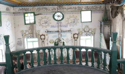 Ahşap işçiliği ile dikkat çeken cami yıkılma tehlikesiyle karşı karşıya