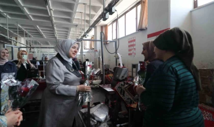 AK Parti Genel Merkez Kadın Kolları Başkanı Ercan, tekstil fabrikasında kadın işçilerle bir araya geldi