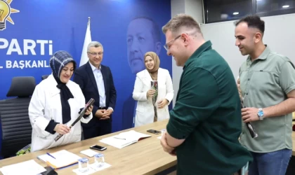 AK Parti Kütahya İl Gençlik Kolları’ndan Anneler Günü sürprizi