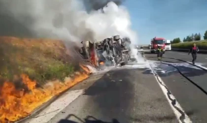 Akaryakıt tankeri alev alev yandı