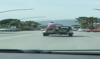 Alanya’da üstü açık araçla trafiği tehlikeye attılar