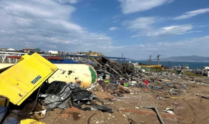 Aliağa’da 15 bin ton tehlikeli atık etrafa saçılmış