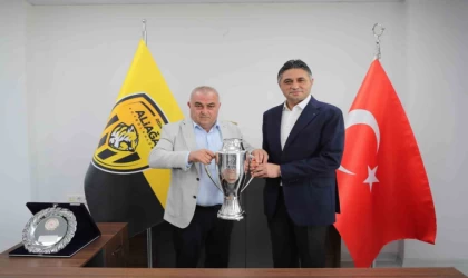 Aliağaspor FK, şampiyonluk kupasını aldı