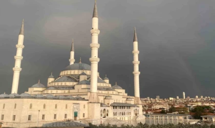 Ankara semaları gökkuşağı ile renklendi