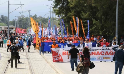 Antalya’da 1 Mayıs coşkuyla kutlandı
