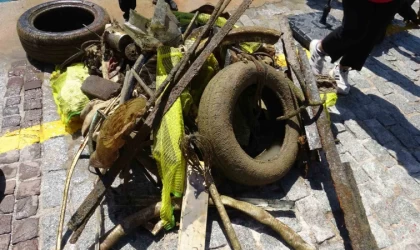 Antalya’da 35 gönüllü dalgıç denizin dibini temizledi, çıkanlar pes dedirtti