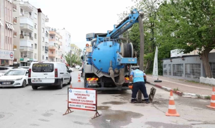 ASAT’ın ana arter ve bulvarlarda yağmur suyu hattı temizliği sürüyor