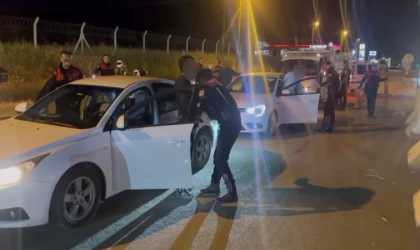 Asayiş uygulamasında ruhsatsız 4 tabanca ele geçirildi