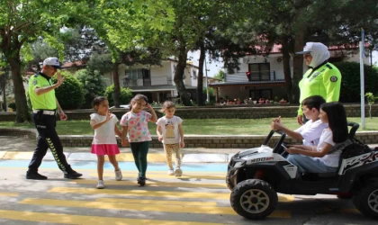 Aydın’da minikler direksiyon başına geçti