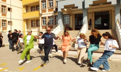 Ayvalık’ta Hıdırellez ateşi okulda yandı