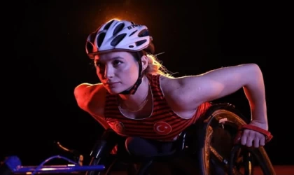 Bağcılar’da tekerlekli sandalye yarışçısı, hem anne hem de şampiyon olduu