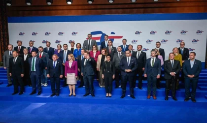 Bakan Fidan, AB dışişleri bakanları ile aile fotoğrafına katıldı