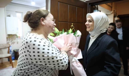 Bakan Göktaş’tan devlet korumasındaki çocukların gönüllü annesi Gürel’e Anneler Günü ziyareti