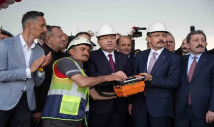 Bakan Tunç: ”Yapay zekayla işimizi daha da kolaylaştıracak projeleri önümüzdeki günlerde milletimizle paylaşacağız”