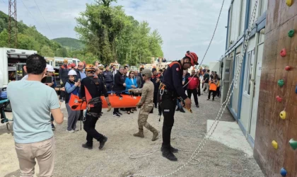 Bartın’da yeni açılan AFAD Eğitim Merkezi’ndeki tatbikat gerçeğini aratmadı