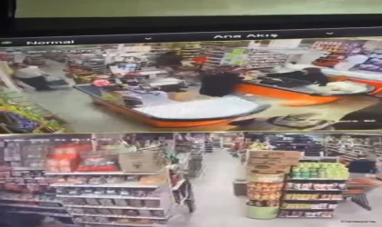 Başakşehir’de müşteri kılığında markete girdi, 4 koli kahve çaldı: O anlar kamerada