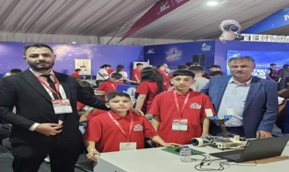 Başkan Pütün, Beyağaçlı öğrencileri KKTC TEKNOFEST’te yalnız bırakmadı