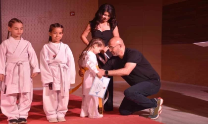 Başkan Zencirci, genç karatecilerin sarı kuşaklarını bağladı