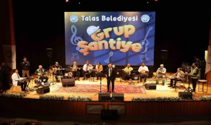 Belediye personeli 1 Mayıs’ta kulakların pasını sildi