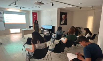 Belediyenin ”Psikoeğitim Seminerleri” liseler ile devam etti