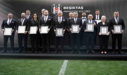 Beşiktaş’ta Başkan Serdal Adalı ve yönetimi, mazbatalarını aldı
