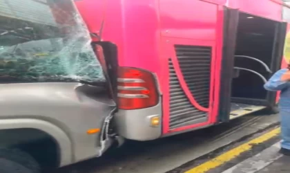 Beylikdüzü’nde metrobüs kazası: 2’si ağır 14 yaralı