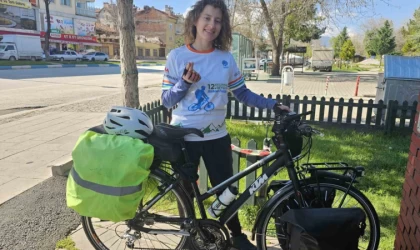 Bisikletiyle Avusturya’dan tura çıkan bisikletçi Beyşehir’de mola verdi