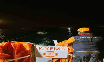 Bodrum açıklarında arızalanan tekneyi KIYEM ekipleri kurtardı