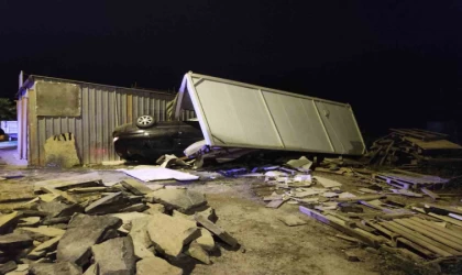 Bodrum’da otomobil konteynere çarptı: 3 yaralı