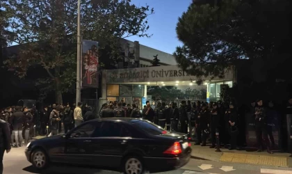 Boğaziçi Üniversitesi’nde göstericiler polise saldırdı: 13 polis yaralandı, 97 gözaltı