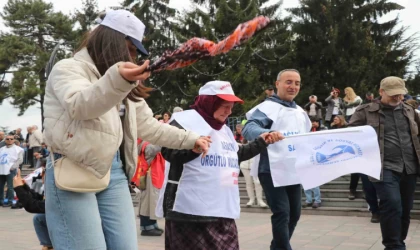 Bolu’da 1 Mayıs halaylar çekilerek kutlandı