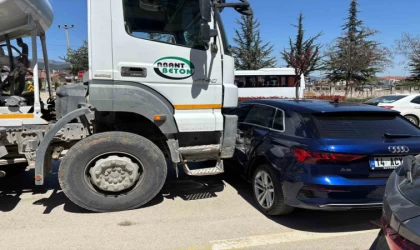 Bolu’da beton mikseri ile otomobil çarpıştı: 1 yaralı