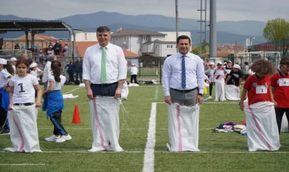 Bolu’da ”Geleneksel Çocuk Şenliği” renkli görüntülere sahne oldu