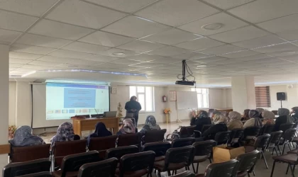 Bozkır’da Kur’an Kursu öğreticilerine seminer