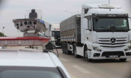 Bu radar kural tanımazlara geçit vermiyor...Aynı anda 4 araca ceza yazıyor