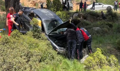 Burdur’da kamyonet ile otomobil çarpıştı: 3 yaralı
