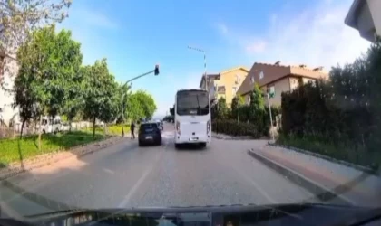 Bursa trafiğinde tehlikeli anlar kameralara yansıdı