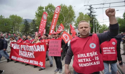 Bursa’da 1 Mayıs’ı işçiler halaylarla kutladı
