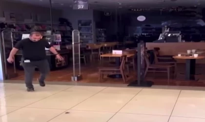 Bursa’da bir alışveriş merkezini su bastı