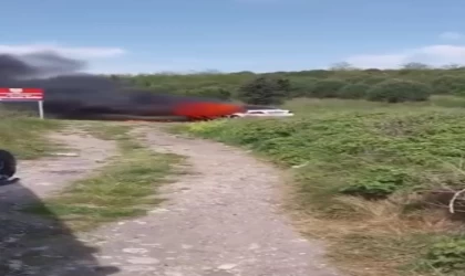 Büyükçekmece’de park halindeki araba alev alev yandı