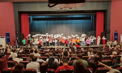 Büyükşehir Belediyesi’nin Drama Atölyesi’ndeki minikler hünerlerini sergiledi