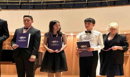 Büyükşehir’in piyanistleri Ankara’dan ödülle döndü