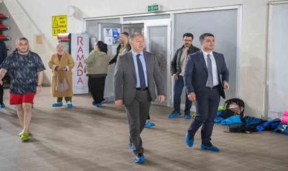 Çakmur’dan genç kulaçlara en tatlı moral