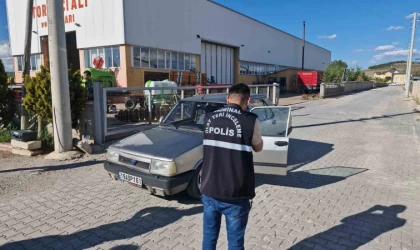 Çaldıkları otomobille drift atan çocuklar ”dur” ihtarına uymayıp kaçınca gözaltına alındı