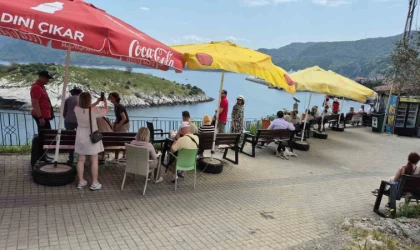 Çeşmi Cihan Amasra’ya havalar ısınmasıyla birlikte Rus akını da başladı